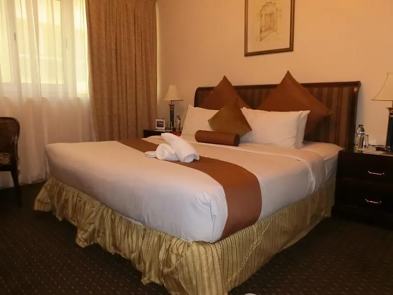 Al Muraqabat Plaza Hotel Apartments Dubai 3*,