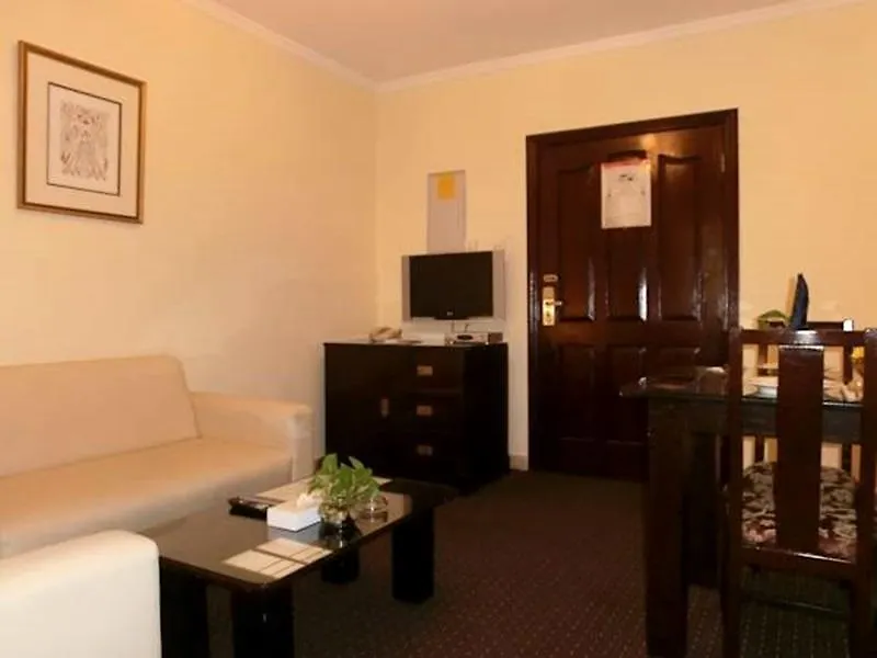Al Muraqabat Plaza Hotel Apartments Dubai
